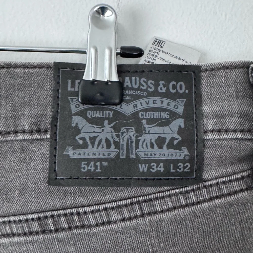 Levi’s 541 gray skinny jeans Size 34x32